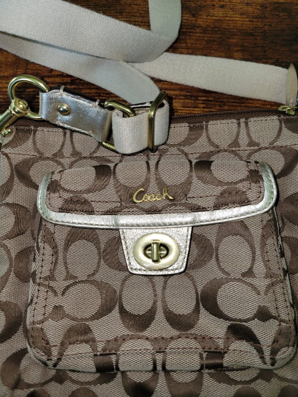 Coach Signature Penelope Turnlock Swingpack Crossbody - Picture 6 of 10